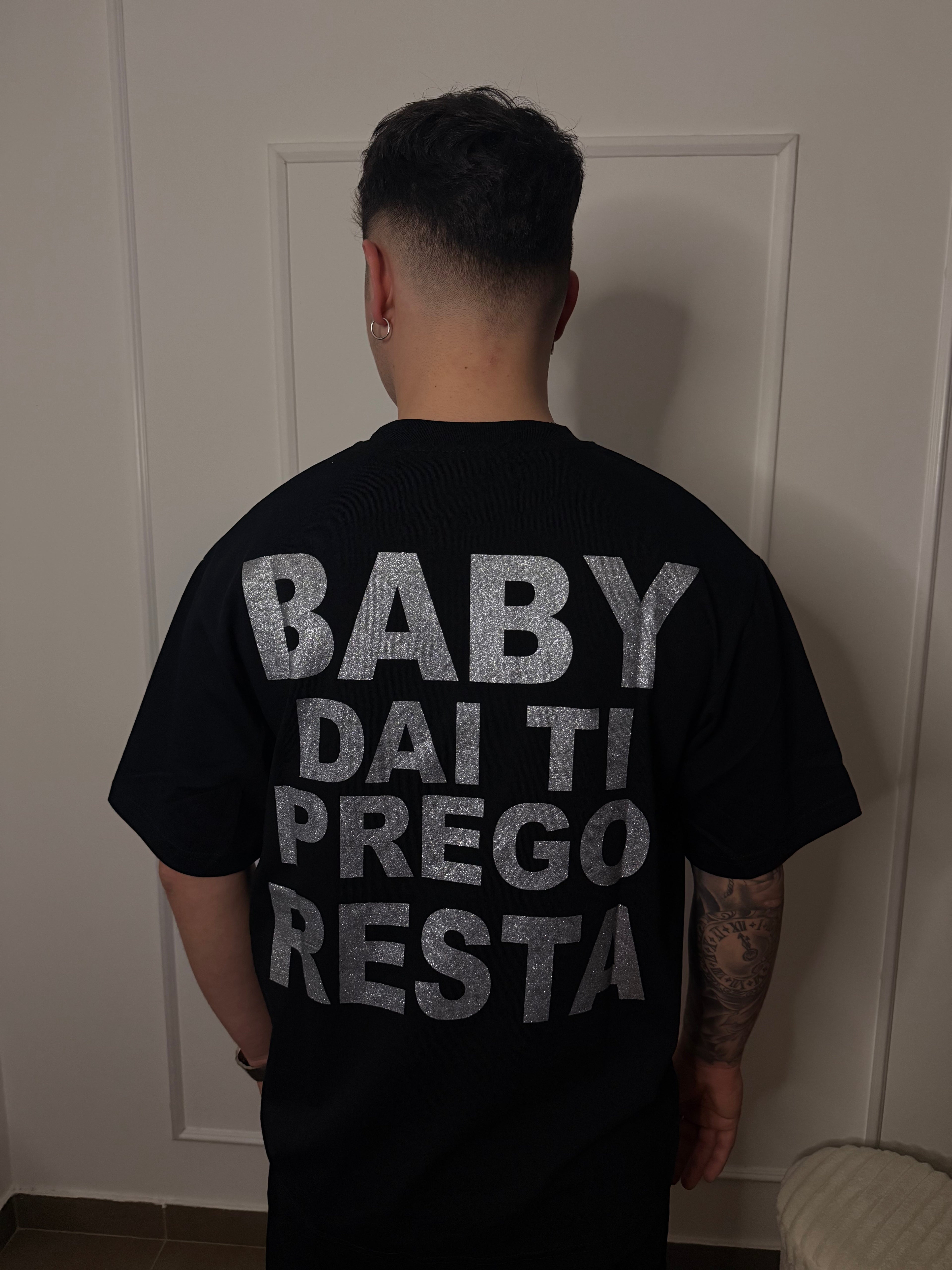 T-shirt black
